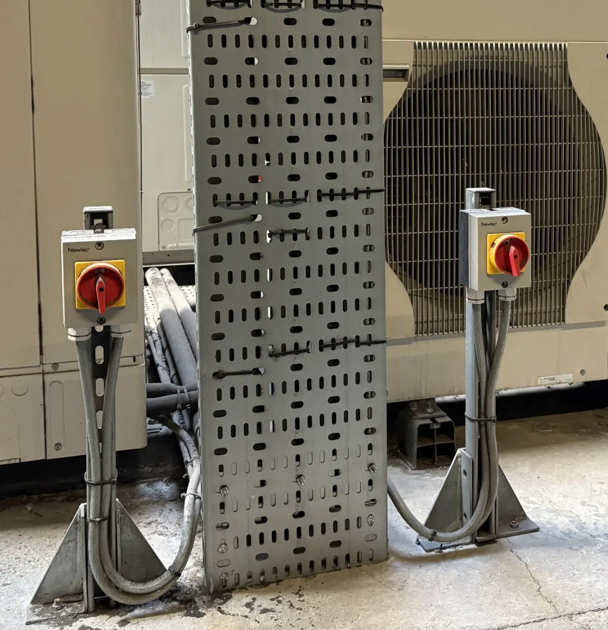 Isolators for air conditioning units